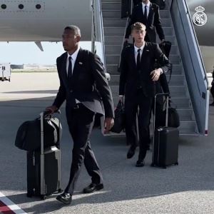 来了，🛬皇马全队抵达佛罗里达，新援阿诺德、怀森在列